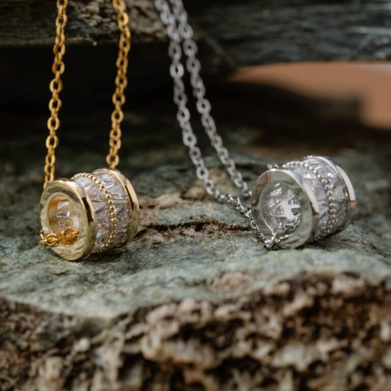 Sparkle Wheel Necklace - Image 4