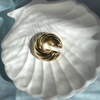 Bold Twist Ear Cuff