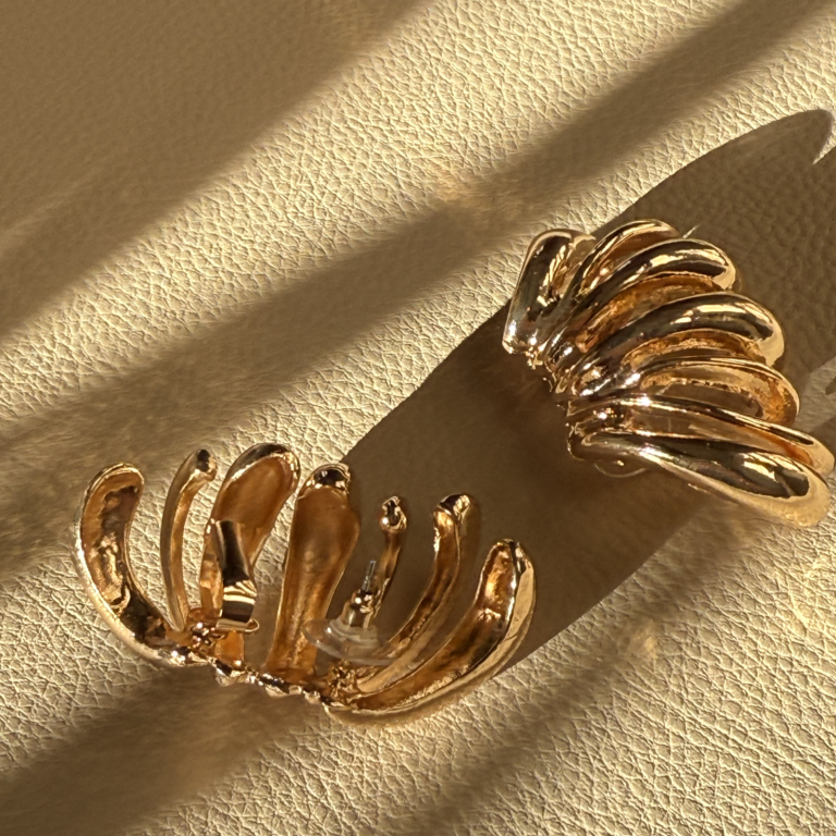 Claw Embrace Earrings - Image 3