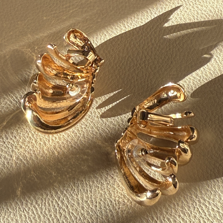 Claw Embrace Earrings - Image 4